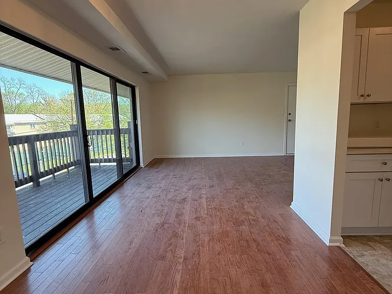 2754 Hollywood Rd #304 — Photo 3