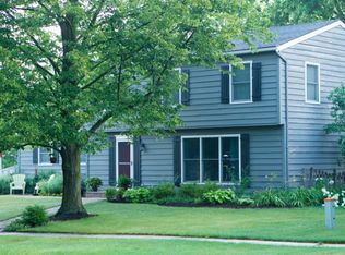 1604 Knoll Dr, Naperville, IL 60565