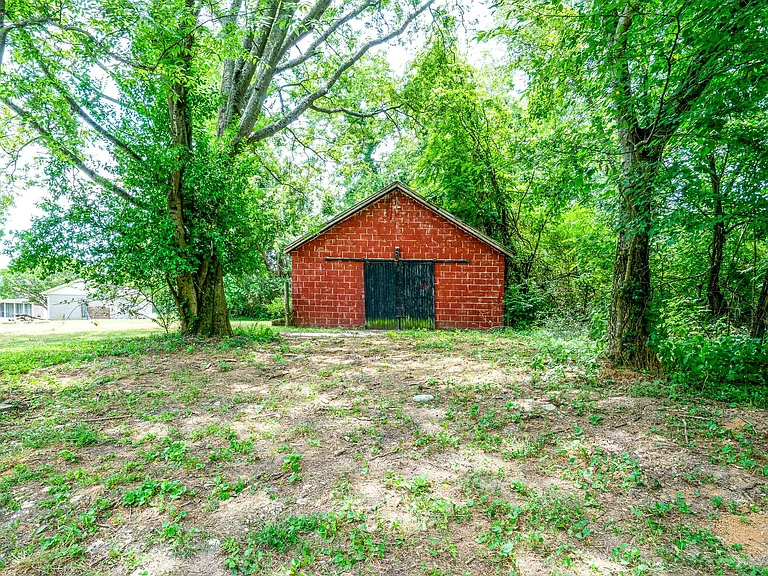 8569 Horton Hwy — Photo 38