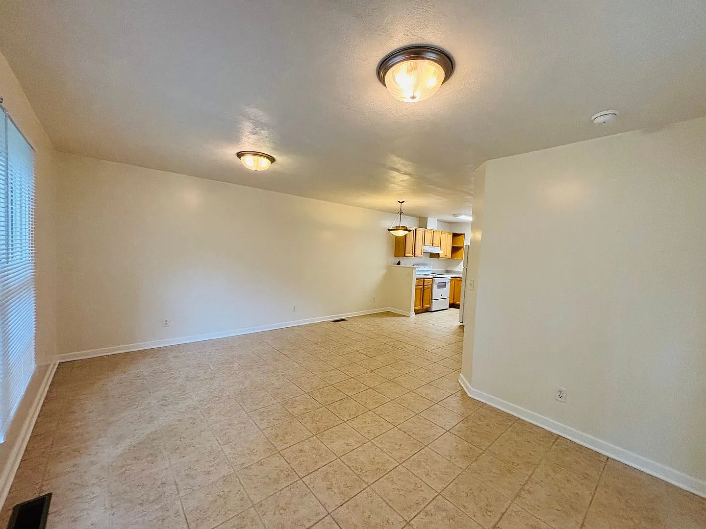 3 Bedroom, 2.5 Bath Duplex — Photo 3