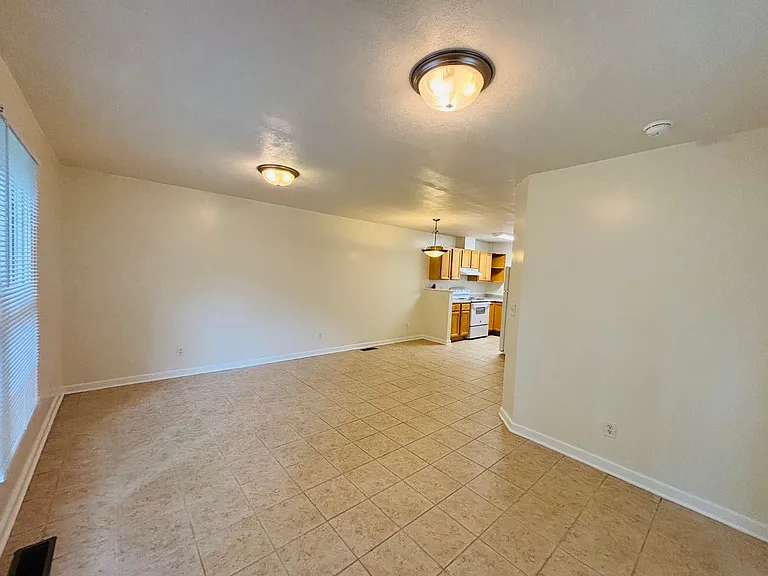 242 Virginia St — Photo 3