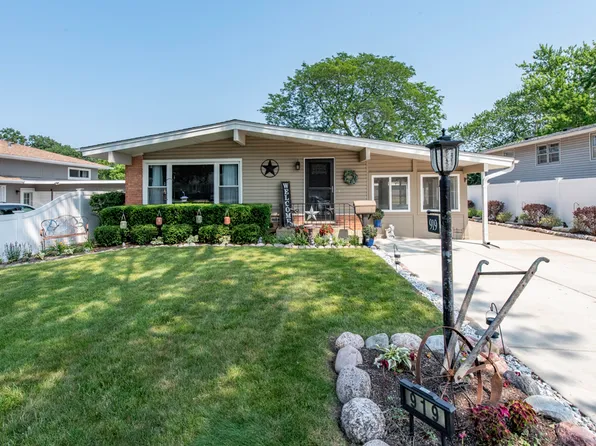 919 Charles Ave, Winthrop Harbor, IL 60096
