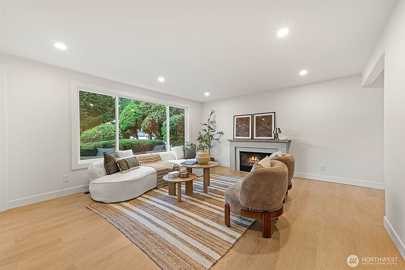 5th image of 16301 Wallingford Avenue N