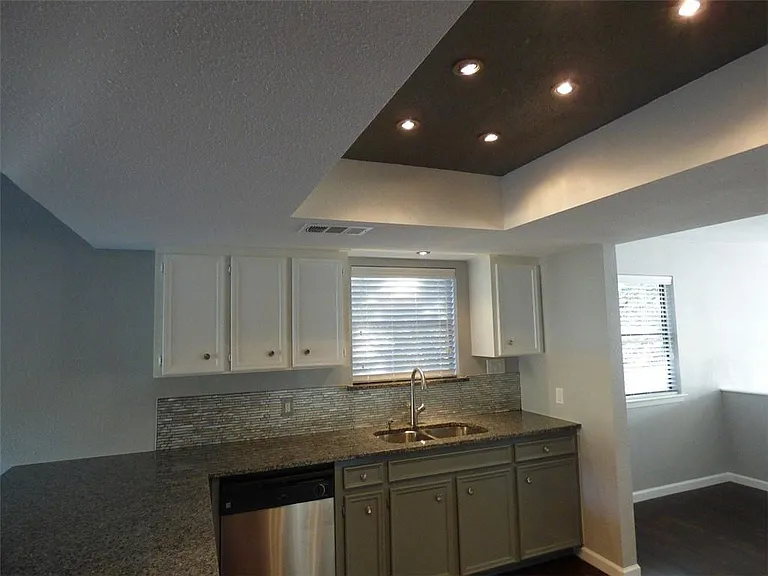 6107 La Mesa St — Photo 4