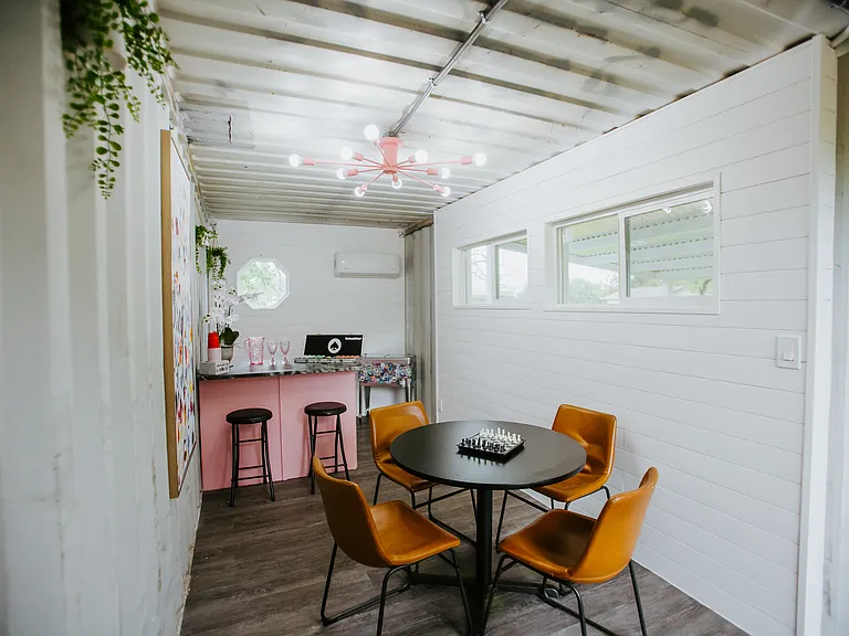 604 W Pecan St — Photo 7