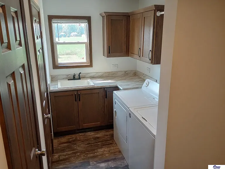 402 S Blackburn Ave — Photo 10
