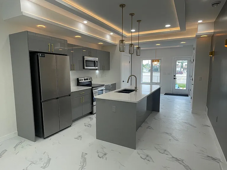 1046 Dumas Ave — Photo 4