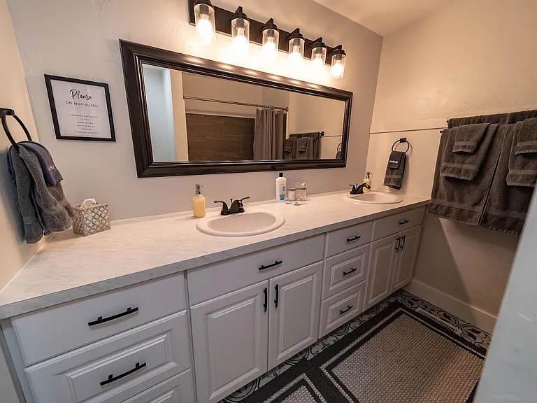 119 N 200 E — Photo 19
