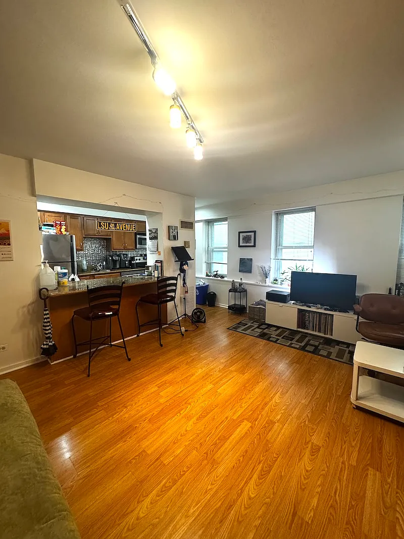 Building Photo - 40 E 9th St #412