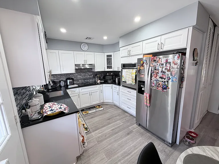 1023B Shetland Dr — Photo 7