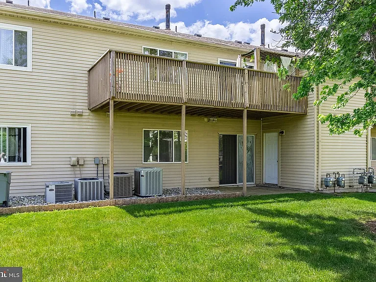 71 Sandra Rd — Photo 15