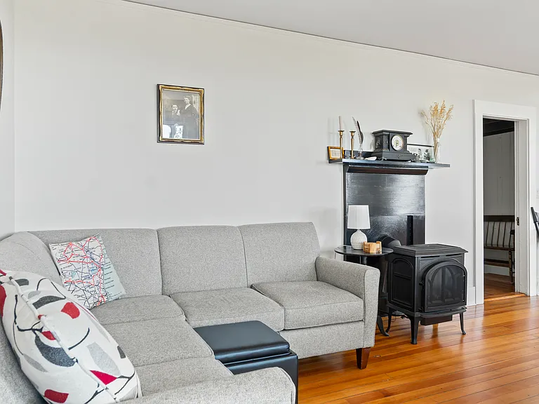 32 Seapoint Rd — Photo 11