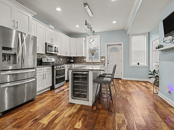 5th image of 4628 S Langley Ave
