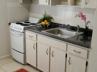 820 NE 10th St, Hallandale Beach, FL 33009