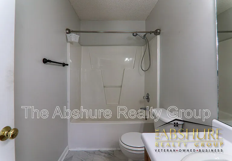 7604 Lilly Pond Ln — Photo 16