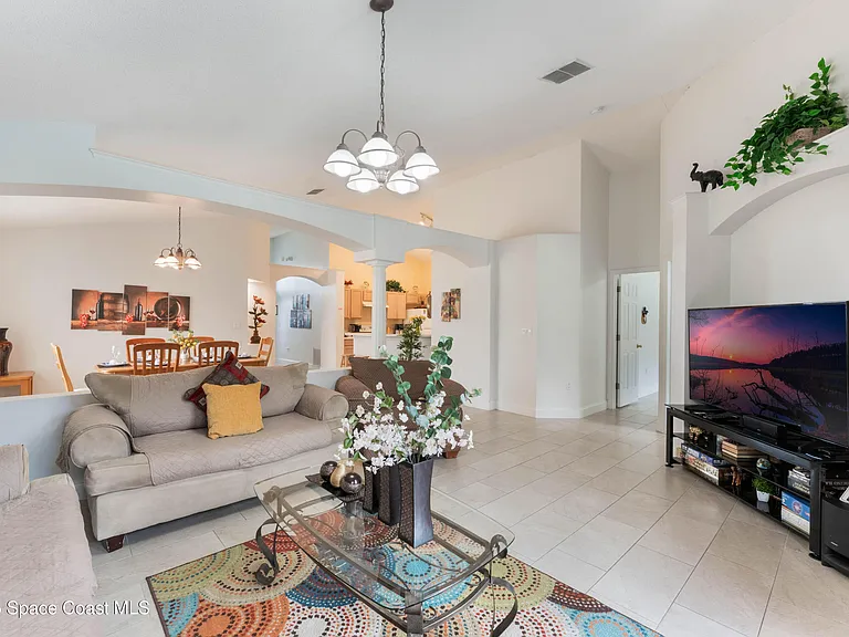 Eagle Peak Dr — Photo 4