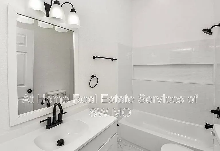 760 S Main Ave — Photo 11