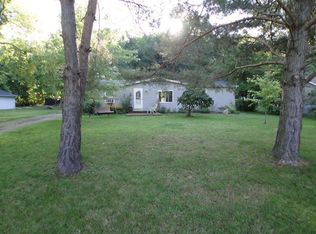 16165 Crest Dr, Linden, MI 48451