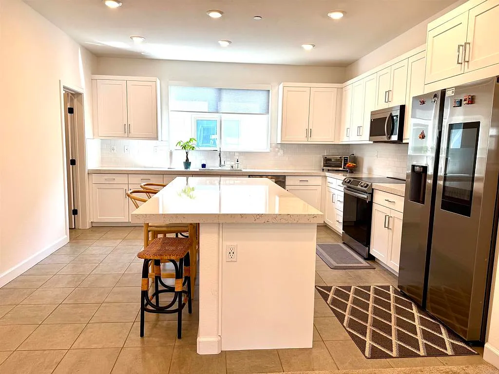 2 bed, 2.5 bath, 1810 sqft, $4,900 — Photo 3