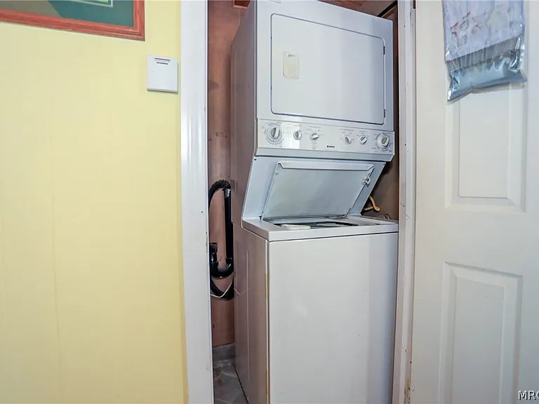921 Menlo Dr — Photo 32