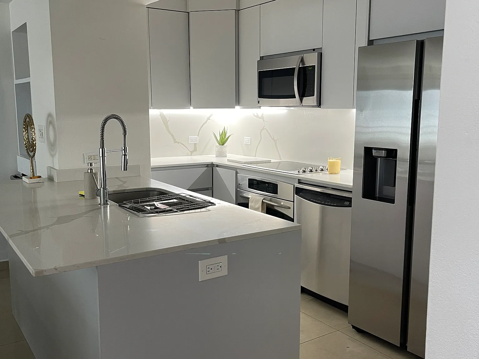 2 bed, 1442 sqft, $4,400 — Photo 2