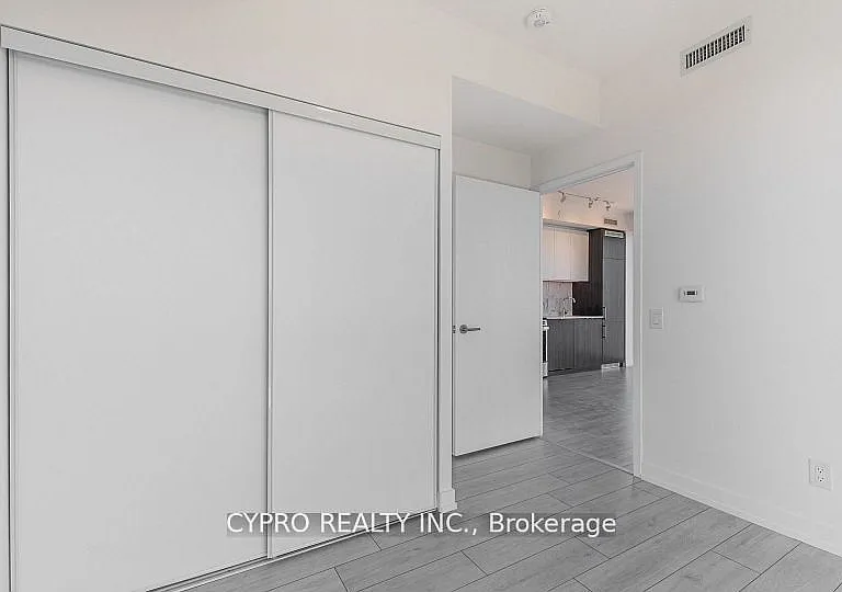 500 Dupont St #616 — Photo 8