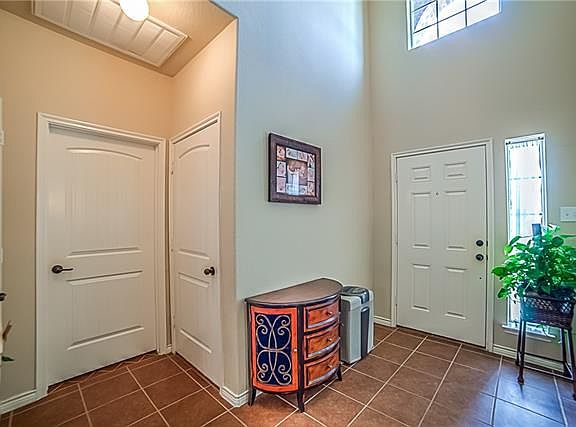 5th image of 1043 Lancashire Ln