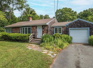 56 Lakemans Ln, Ipswich, MA 01938