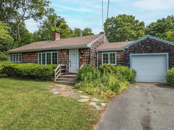 56 Lakemans Ln, Ipswich, MA 01938