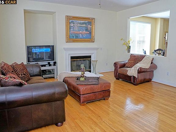 5th image of 136 Kensington Cir