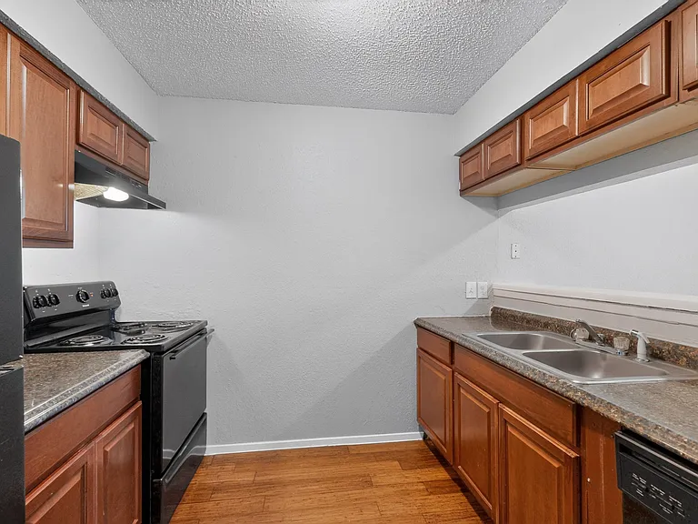 400 Raymond St #16 — Photo 19