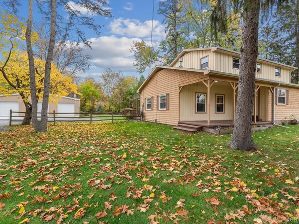 6361 Swiss Garden Rd, Temperance, MI 48182