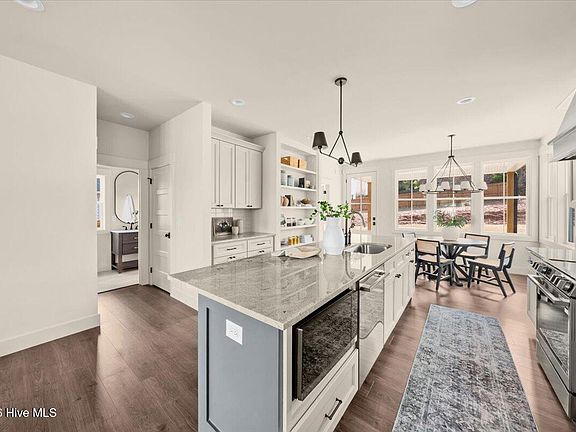 5th image of 261 N Hale Street