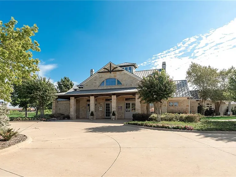 2100 Willow Creek Dr — Photo 26