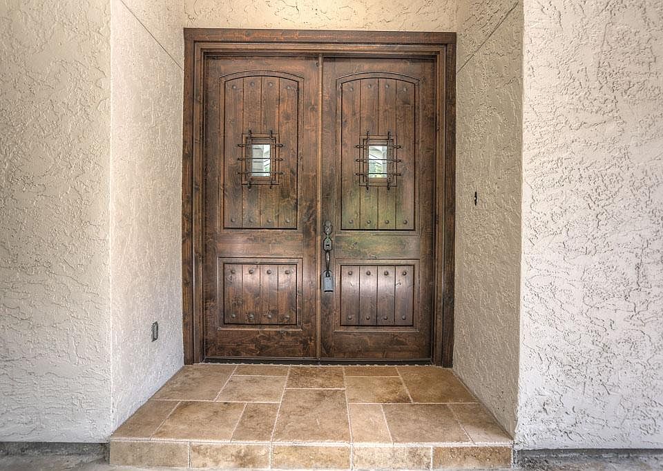 GRAND DOUBLE DOOR ENTRY