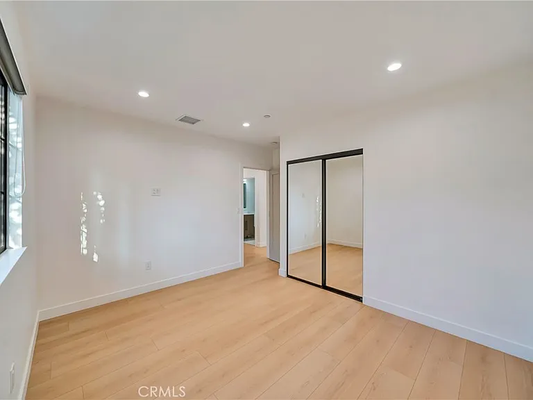 15741 Valerio St — Photo 20
