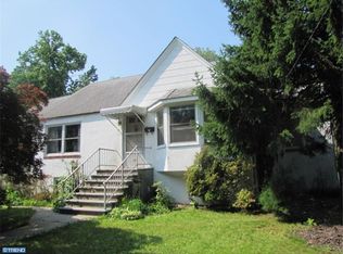 322 S Forklanding Rd, Maple Shade, NJ 08052