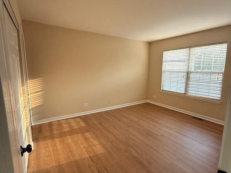 1249 Orleans Dr — Photo 14