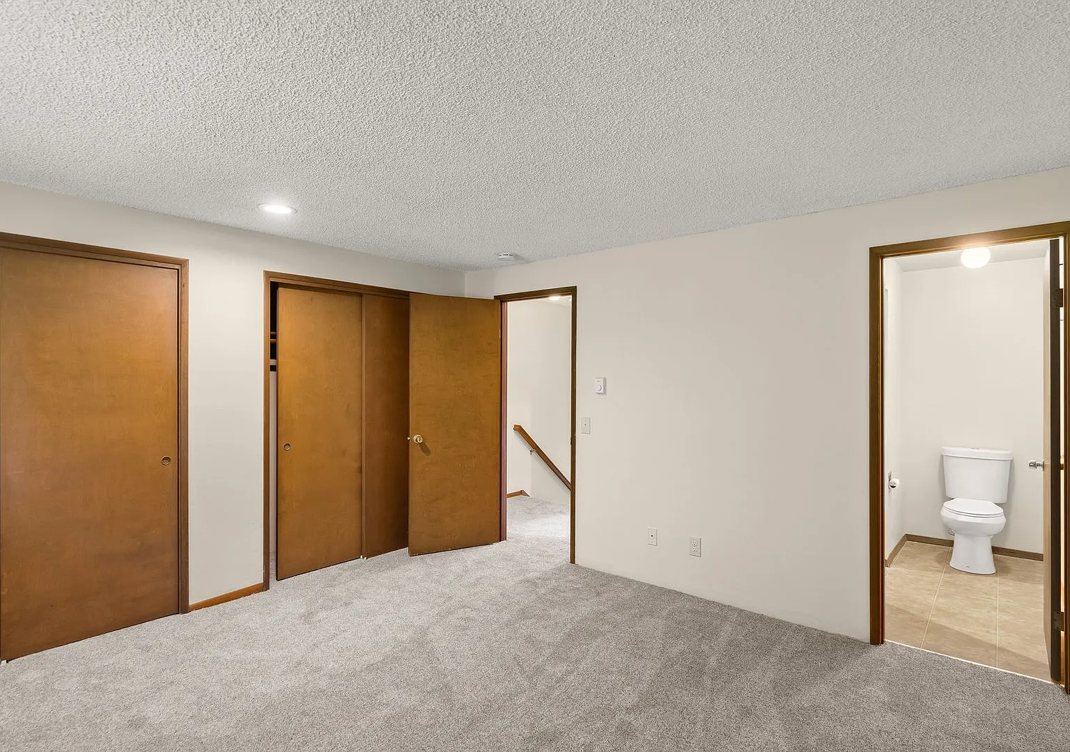 Well-Maintained 2 Bedroom & 1.5 Bath Condo — Photo 2
