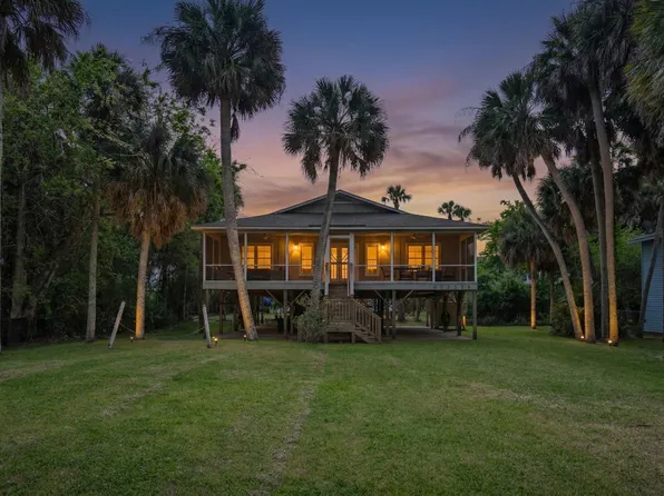 1522 Dorothy St, Edisto Island, SC 29438