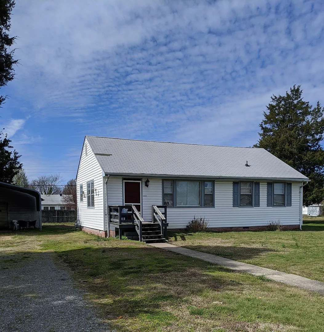 Back on the Market - Available Mid October — Photo 1