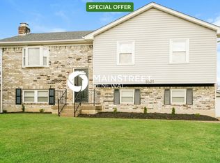 5521 Branston Dr, Louisville, KY 40216