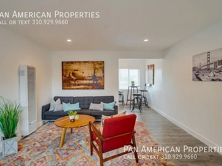 94 E Market St #3 — Photo 2