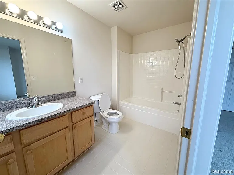 3930 Forester Blvd — Photo 16