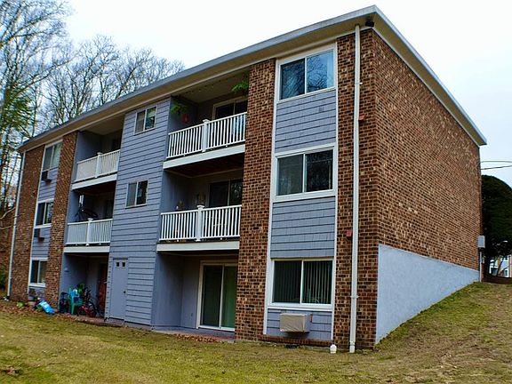 3rd image of 494 Putnam Pike APT B9