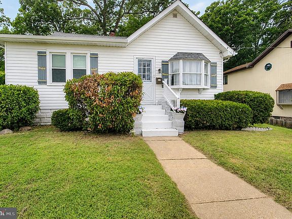 2nd image of 102 Woodlynne Ave