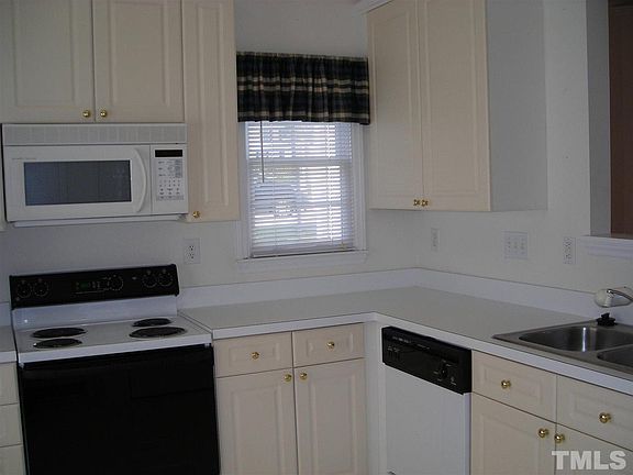 4th image of 34 Lake Village Dr