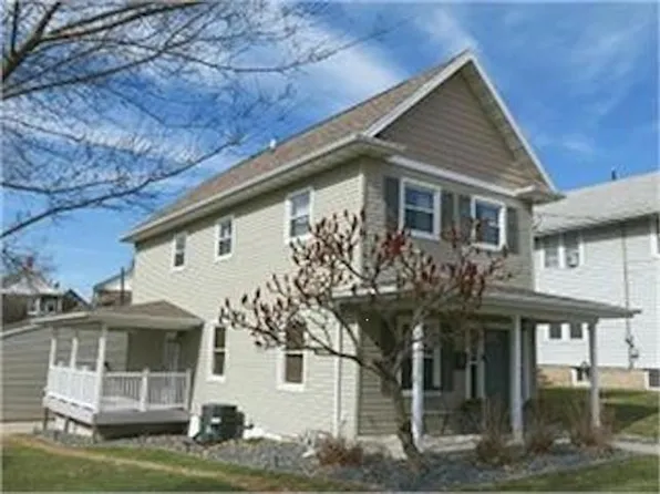 691 N Booth St, Dubuque, IA 52001