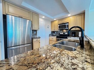 6917 Camino Revueltos, San Diego, CA 92111