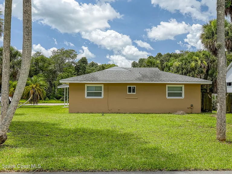 215 Pelican Dr — Photo 5
